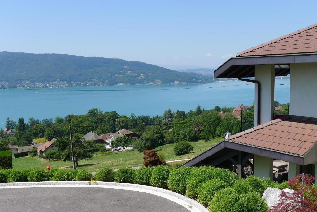 Le Clos Du Lac - Location De Chambres Veyrier-du-Lac Eksteriør bilde